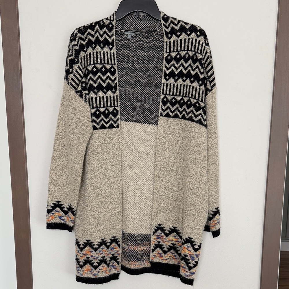 Charlotte Russe Women’s Geometric Beige and Black Cardigan X Small
